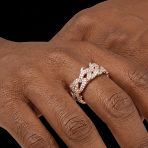 Iced Rose Polished Thorn Unisex Moissanite Band